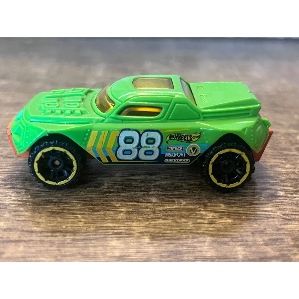 Hot Wheels RD-08 Neon Green W Orange Bottom Off Roading Loose Die Cast‎ Truck